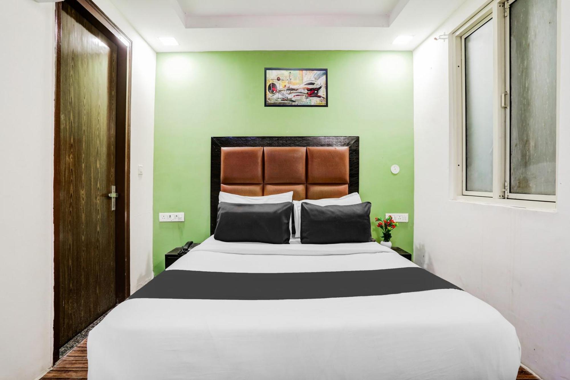 Super Hotel O Rohini Sector 20 Formerly Yellow Saffron Delhi  Eksteriør billede